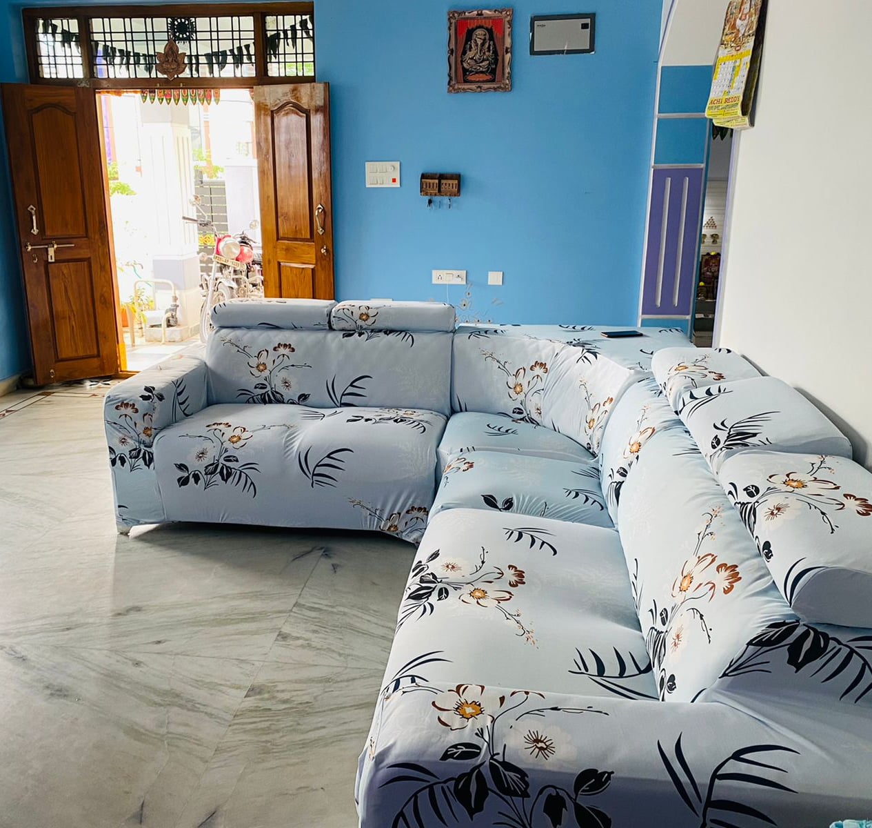 SofaCoverMaker one stop solution to decorate your sofa with new look